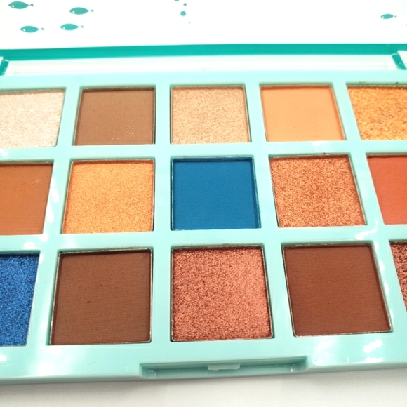 Face makeup browns,nudes,blues eyeshadow palette. - Picture 6 of 12